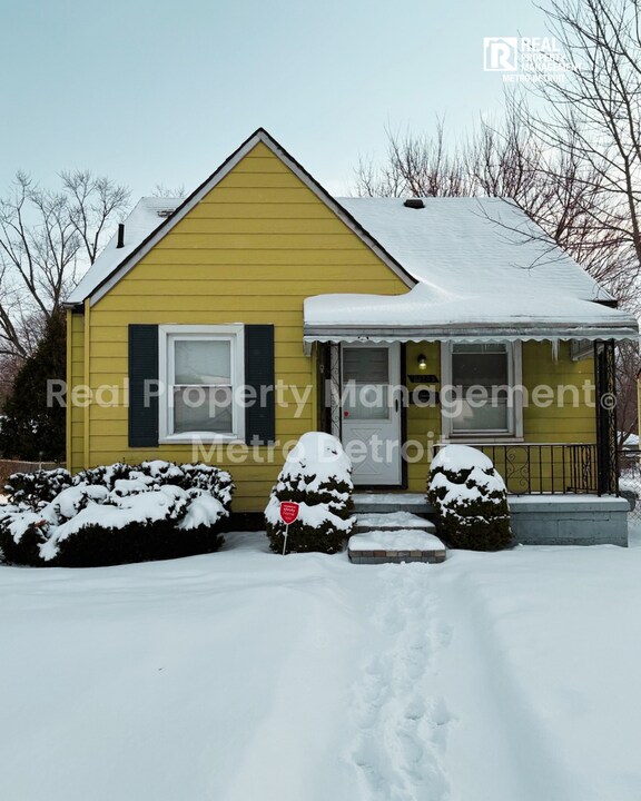 21242 Beechwood Ave in Eastpointe, MI - Building Photo