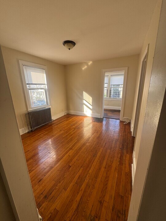 55 Bostwick Ave, Unit 2 in Jersey City, NJ - Foto de edificio