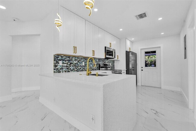 3837 NE 16th Terrace in Pompano Beach, FL - Building Photo - Building Photo