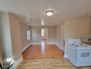 121 S Fulton St in Woodbridge Township, NJ - Building Photo - Building Photo