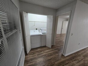 12730 Vista Isles Dr, Unit 815 in Sunrise, FL - Foto de edificio - Building Photo