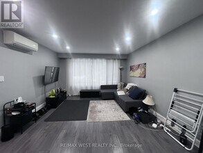 241 Wychwood Ave in Toronto, ON - Building Photo - Building Photo