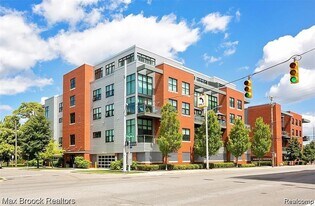 100 N Center St in Royal Oak, MI - Building Photo