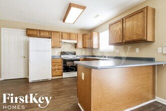 728 Sweet Creek Dr in Indianapolis, IN - Foto de edificio - Building Photo