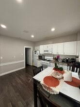 86 Oak St, Unit A in Waltham, MA - Foto de edificio - Building Photo