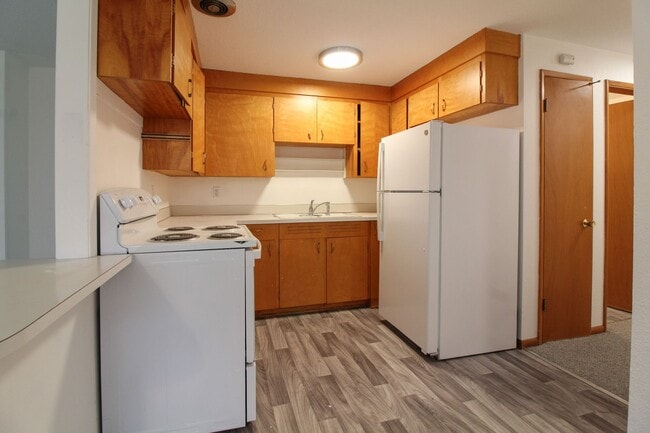 property at 1618 W 7th Pl