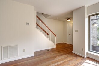41 Chestnut Hill in Roslyn, NY - Building Photo - Building Photo