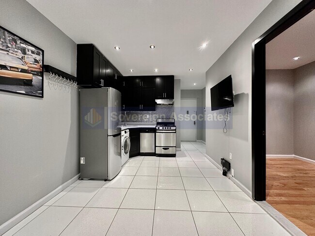 350 Manhattan Ave in New York, NY - Building Photo - Building Photo