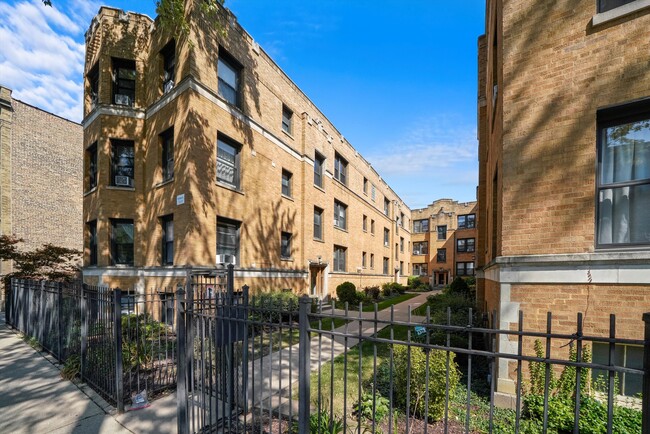 2647 N Spaulding Ave in Chicago, IL - Building Photo - Building Photo