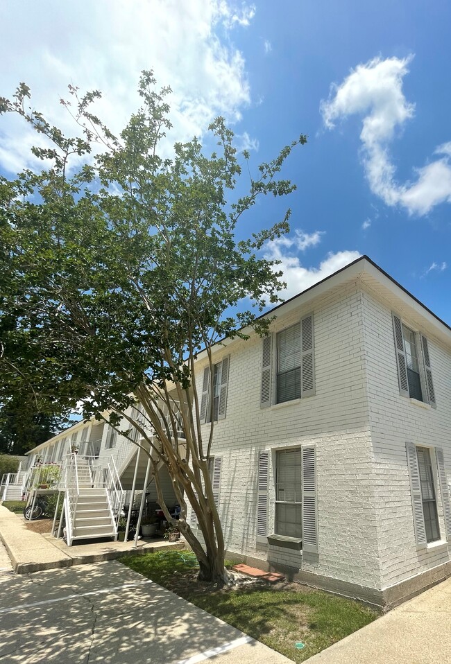 Essex View Apartments in Baton Rouge, LA - Building Photo - Building Photo