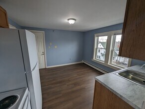 130 Jackson St, Unit 4 in Sanford, ME - Building Photo - Building Photo