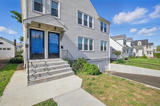 128 Thomas St in West Hartford, CT - Building Photo - Building Photo
