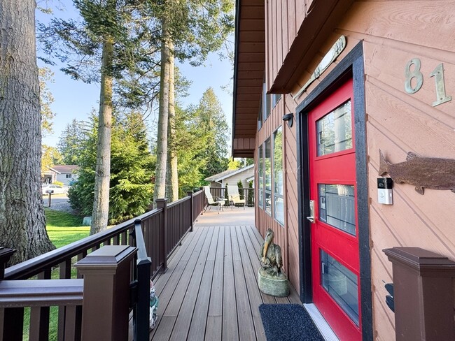 8155 Comox Loop in Blaine, WA - Foto de edificio - Building Photo