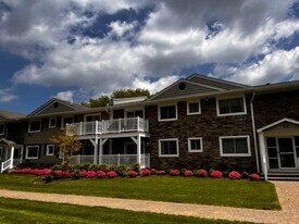 5 Williams Blvd in Lake Grove, NY - Building Photo
