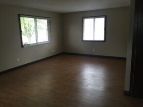 924 15th Ave SW, Unit Upper in Cedar Rapids, IA - Building Photo - Building Photo