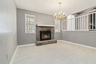 6925 Cainwood Dr in Atlanta, GA - Building Photo - Building Photo