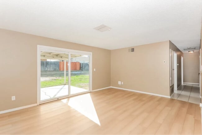 10270 Hole Ave in Riverside, CA - Building Photo - Building Photo