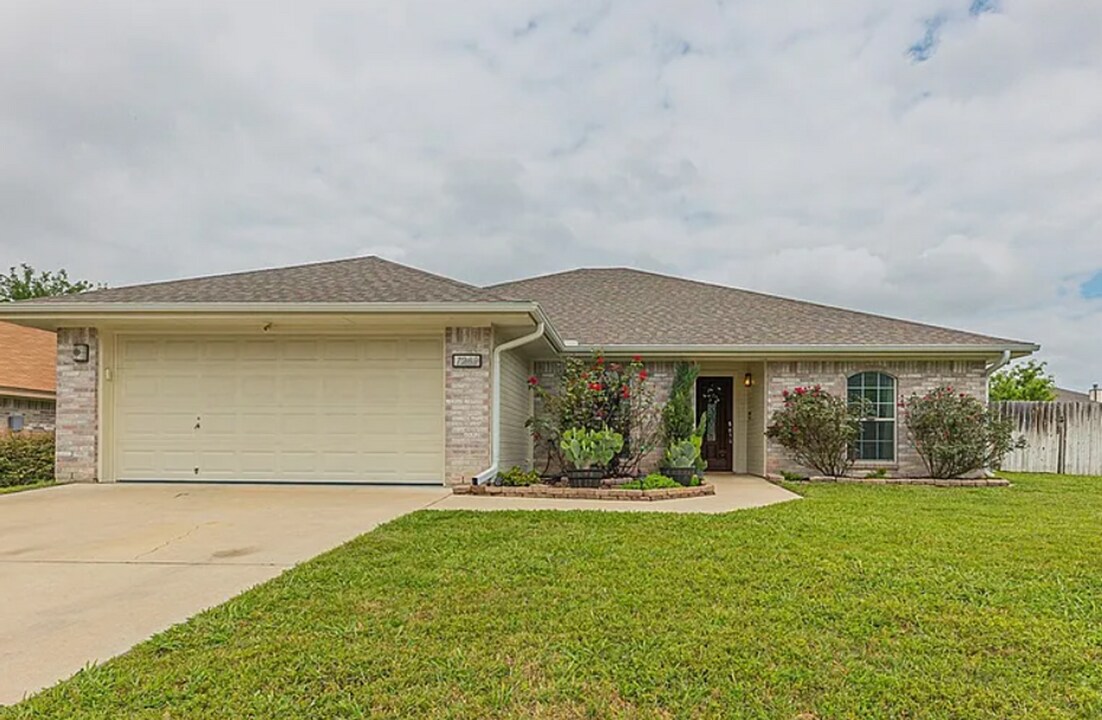 1209 E Avenue H in Nolanville, TX - Building Photo