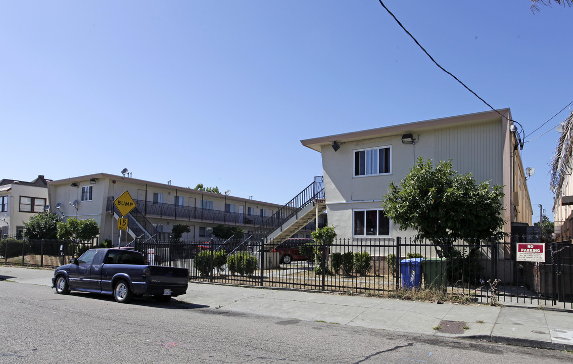 1525-1527 Russell St in Berkeley, CA - Building Photo