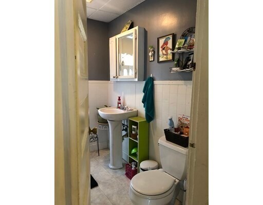 201 ROBBINS St-Unit -201 in Waltham, MA - Building Photo - Building Photo