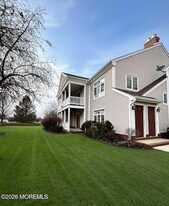 92 Winthrop Rd in Monroe Township, NJ - Building Photo