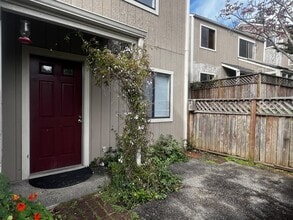 674 Hidden Creek Rd in Arcata, CA - Building Photo - Building Photo