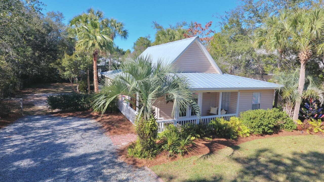 427 Seacrest Dr in Inlet Beach, FL - Building Photo