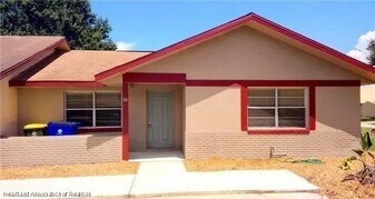 101 Voss Ct in Sebring, FL - Building Photo