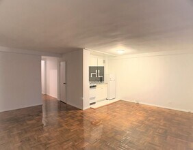 160 E 55th St in New York, NY - Building Photo - Building Photo