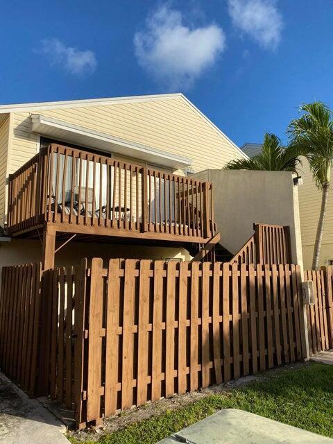 643 Executive Center Dr in West Palm Beach, FL - Building Photo