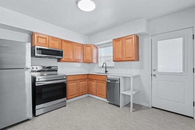 105 Riverside Dr in San Marcos, TX - Building Photo - Building Photo