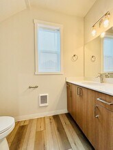 2418 Leonard Ln in Lebanon, OR - Foto de edificio - Building Photo