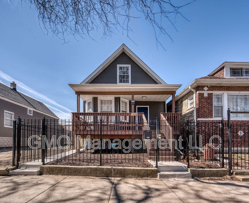 7050 S Throop St in Chicago, IL - Building Photo