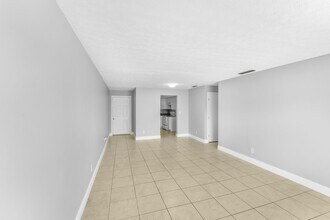 2935 SE 15th Pl in Cape Coral, FL - Building Photo - Building Photo