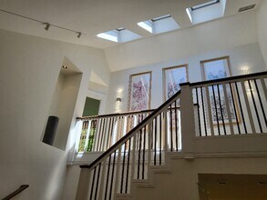 423 Concord Rd in Weston, MA - Foto de edificio - Building Photo