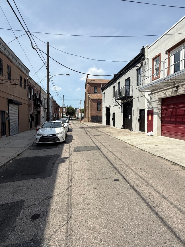 1925 S Bancroft St, Unit 2nd floor