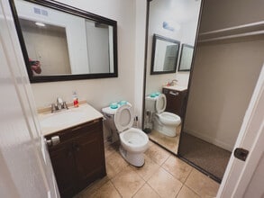 3915 Nobel Dr in San Diego, CA - Building Photo - Building Photo