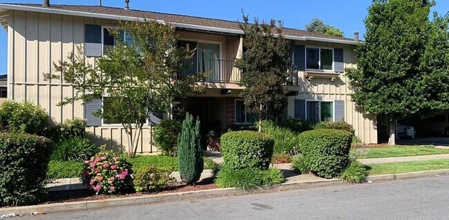1580 San Antonio Avenue in Menlo Park, CA - Building Photo - Building Photo