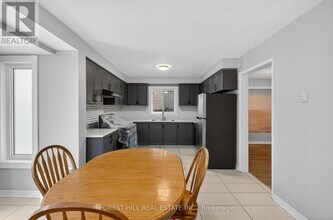 28 Matterdale Ave in Brampton, ON - Building Photo - Building Photo