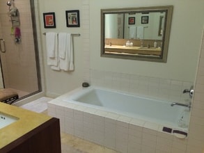 3570 S River Pky, Unit 313 in Portland, OR - Foto de edificio - Building Photo