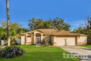 7435 Mohawk Trail in Spring Hill, FL - Building Photo