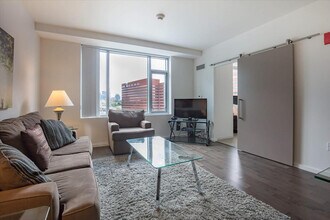 250 Kendall St in Cambridge, MA - Building Photo - Building Photo