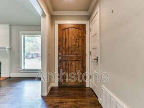 9631 Stratford Dr in The Village, OK - Building Photo - Building Photo