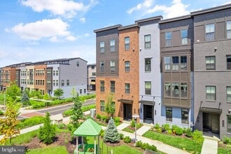 12921 Sunrise Ridge Aly in Herndon, VA - Building Photo - Building Photo