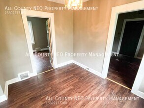 14567 Pease Rd in Maple Heights, OH - Building Photo - Building Photo