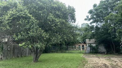 1900 N 18th St in Waco, TX - Building Photo - Building Photo