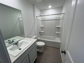 272 Laura Leigh Ln in Angleton, TX - Building Photo - Building Photo