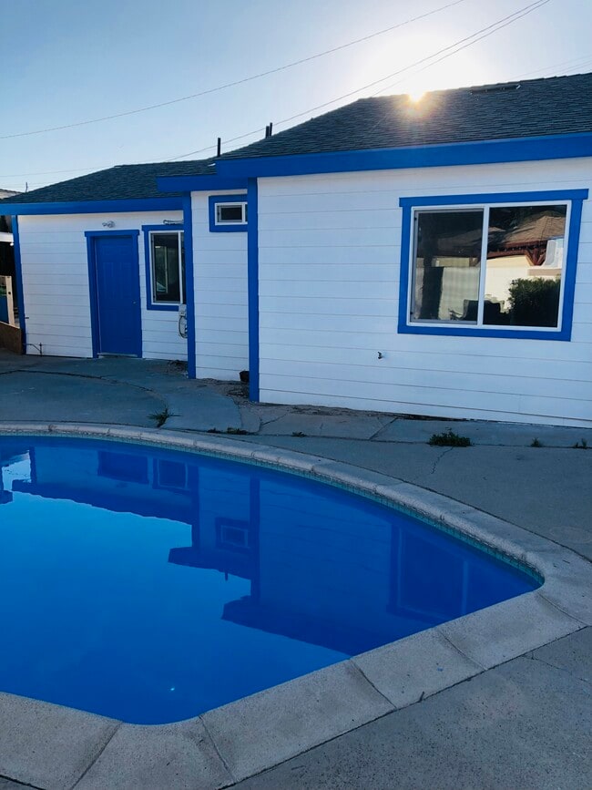 1182 E 37th St in San Bernardino, CA - Foto de edificio - Building Photo