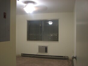 148 Breakwater Dr in South Portland, ME - Foto de edificio - Building Photo