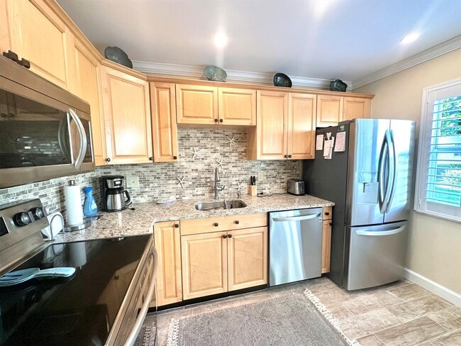18 Colonial Club Dr in Boynton Beach, FL - Building Photo - Building Photo